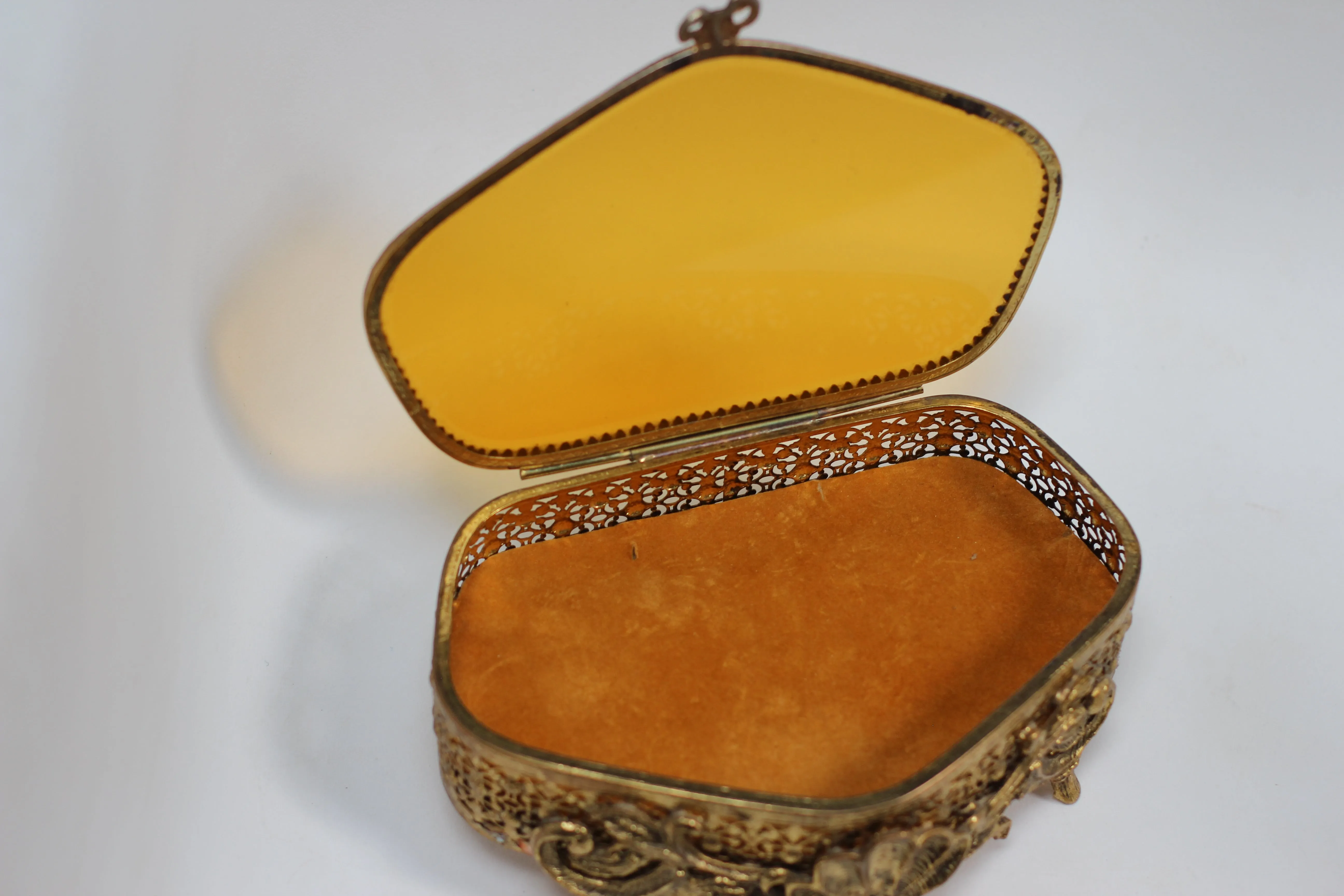 Antique Clam Sea Shell Jewelry Box