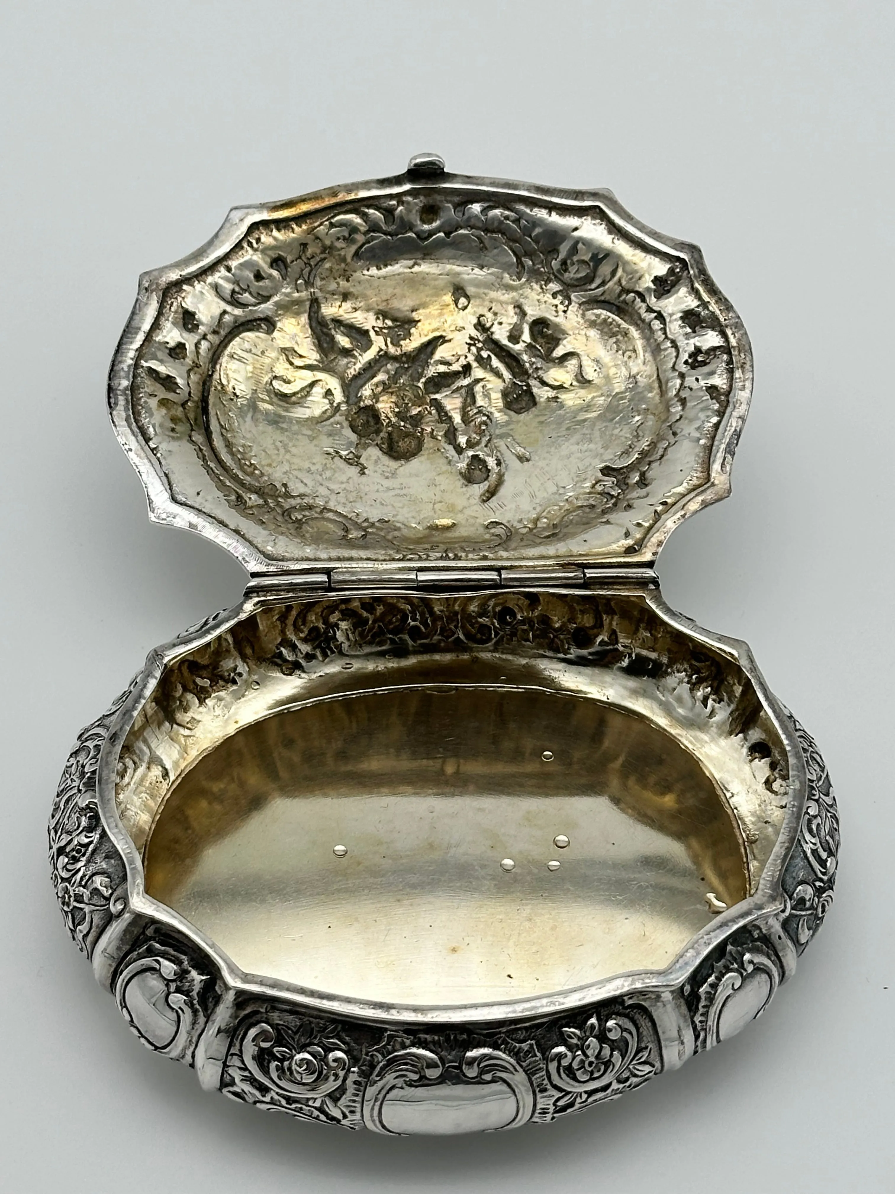 German 800 Silver Repousse Box. Cherubs and Flowers. Circa 1890. 4 3/4" x 4"