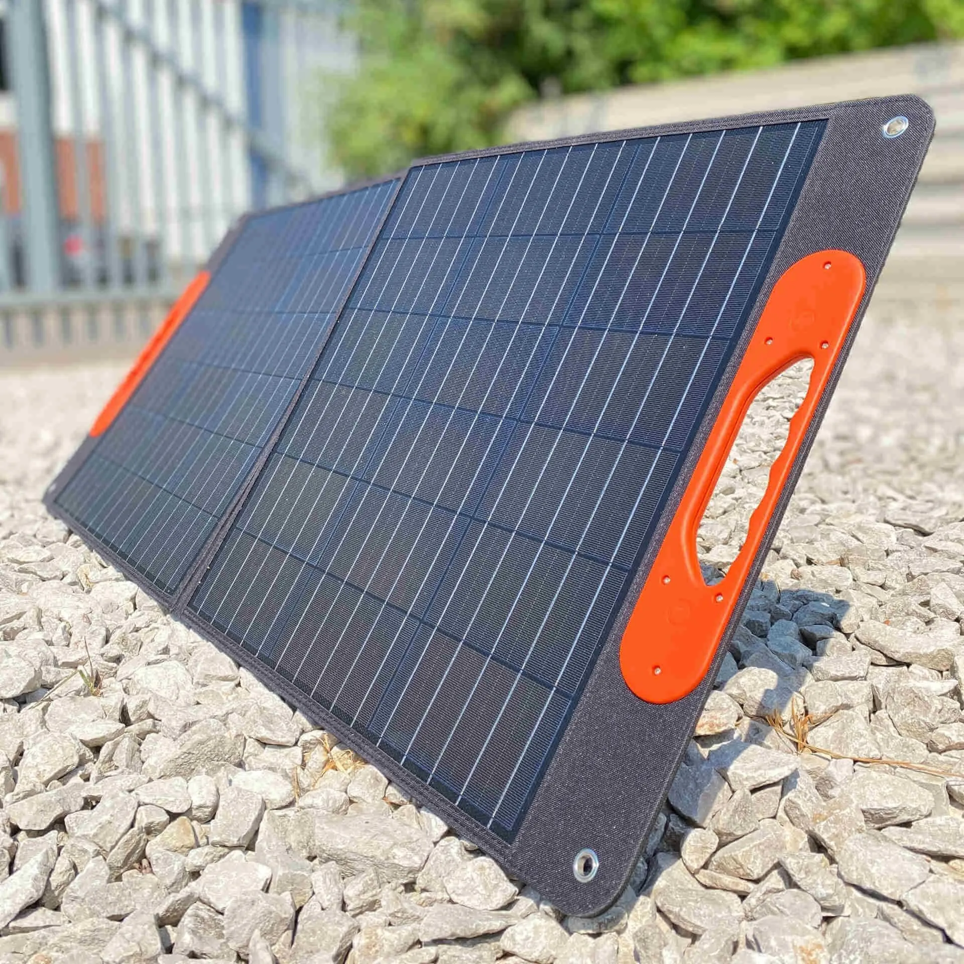 Outdoor Portable Power Station   Folding Solar Charging Panel [BUNDLE]