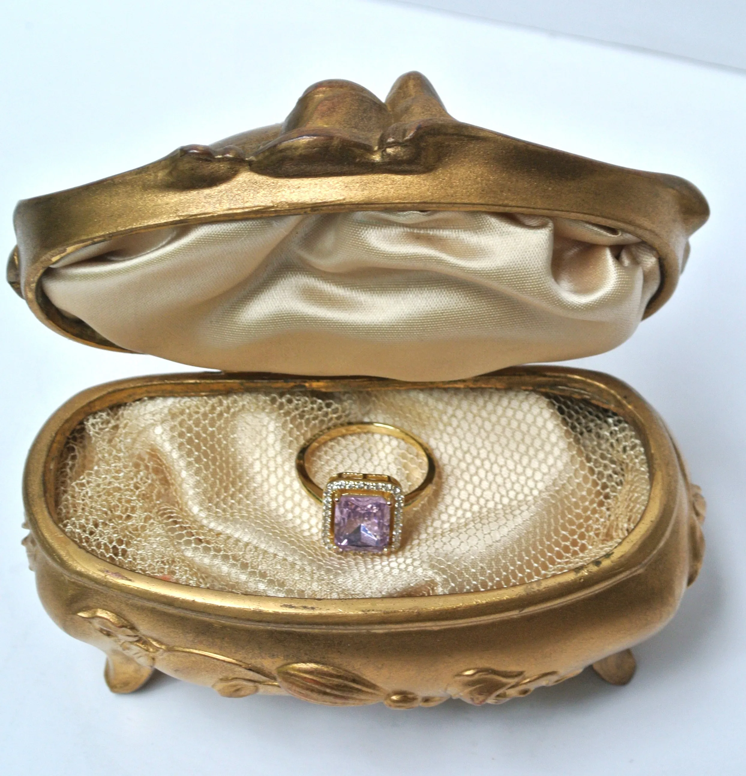 The Biltmore Ring Box (small)