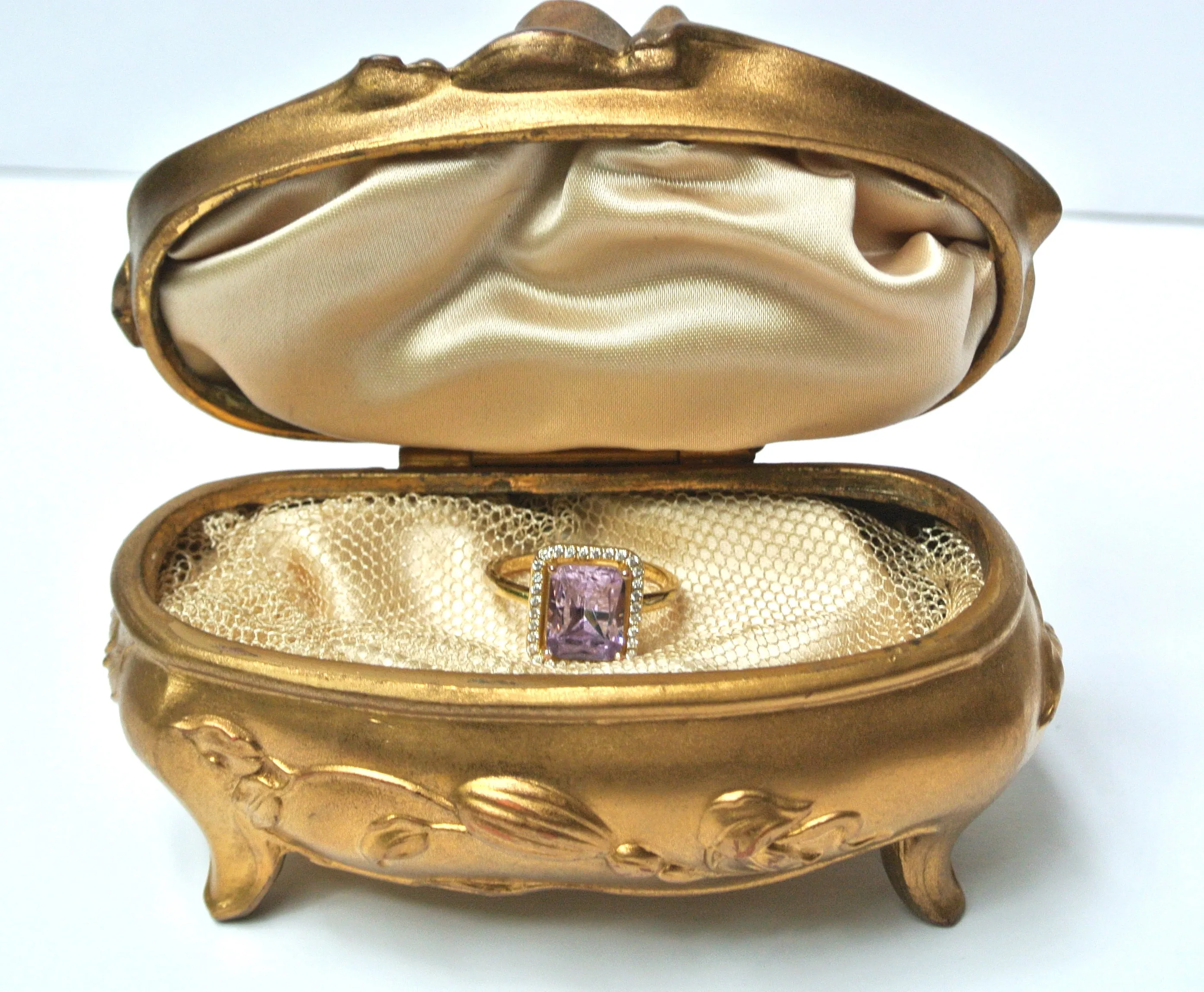 The Biltmore Ring Box (small)